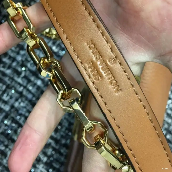 LV Bags 19B570343 0704